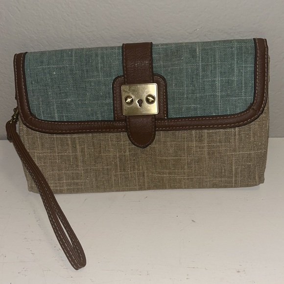 Merona hand clutch bag . Good condition. Preowned . 10 x 6.5 inches - Picture 3 of 10